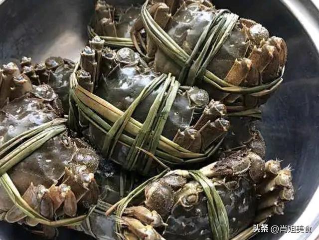 蒸螃蟹要多长时间才熟？牢记3个时间点	，不掉腿不流黄，蟹肉鲜嫩