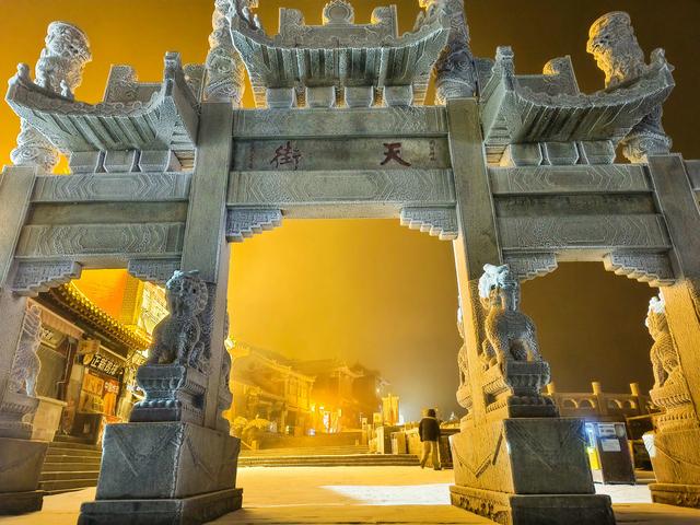 冰雕玉琢 云上仙宫