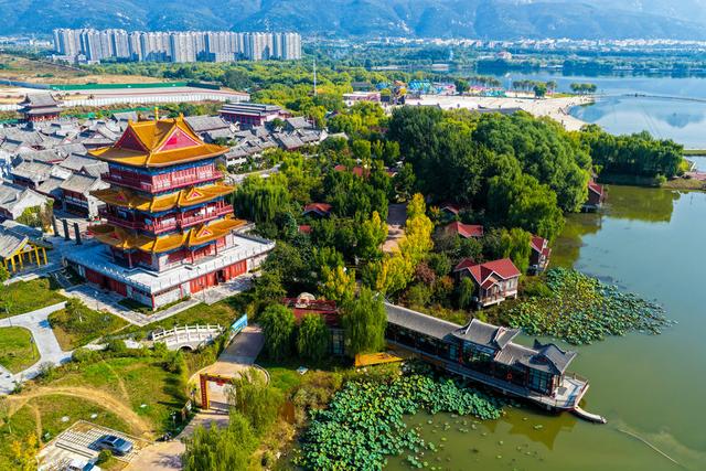 深秋泰安陡山河