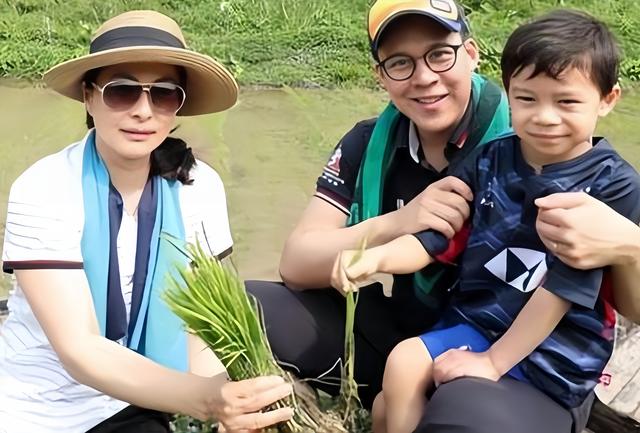 霍震霆没想到，44岁儿媳郭晶晶再次官宣喜讯	，让整个阔太圈沉默了