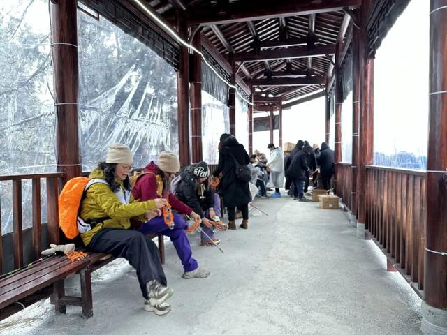 冰雪仙境，暖心守护｜明月山雪季暖心服务清单请查收！