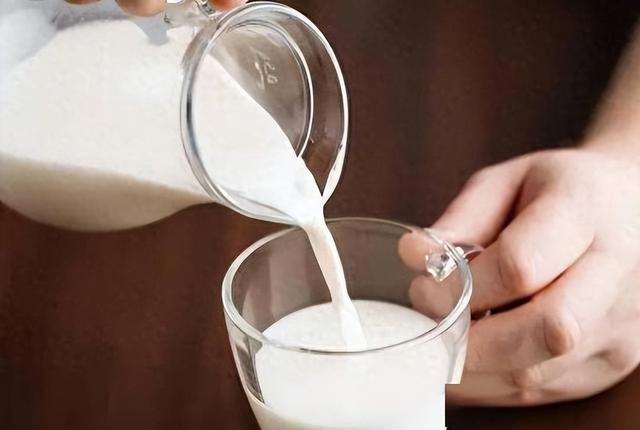 孩子发烧，要不要忌口鱼肉蛋奶？到底怎样吃才能恢复得更快？