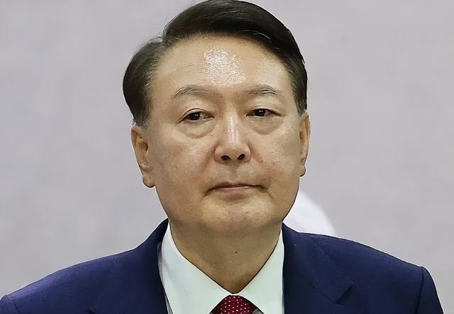 一听有机会出去，尹锡悦立马变脸，只要不被判死刑，他都愿意配合