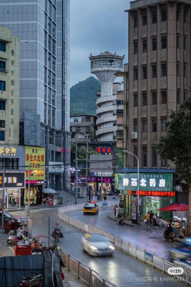 避开人潮！高铁直达20℃冷门小城，花海美过川西、地质景观顶级！16元炫资格美食！