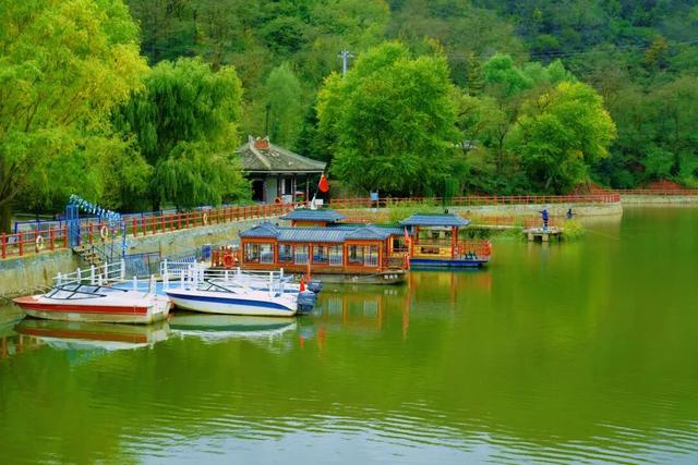 秦人故里，一湖秋色。