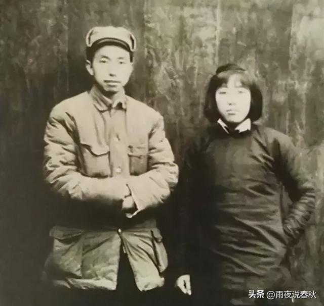 华国锋的夫人有多美？61年在长沙留影，30岁端庄秀丽，‌风姿绰约
