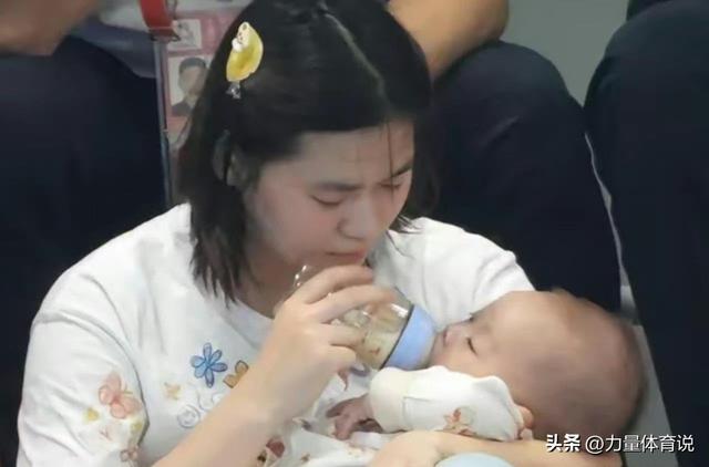 全运会结束后，全红婵低调返乡探亲，没想到还是被拍照围观