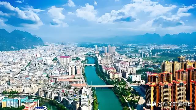 七十响礼炮震彻都安，千层岭间漫卷乡愁：七秩辉煌，你我共见