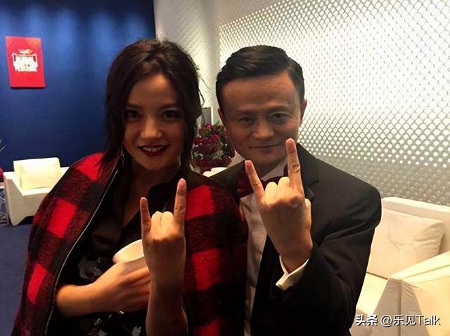 封杀4年后，49岁赵薇又有消息，因胃癌去世传闻 5个月前就真相大白