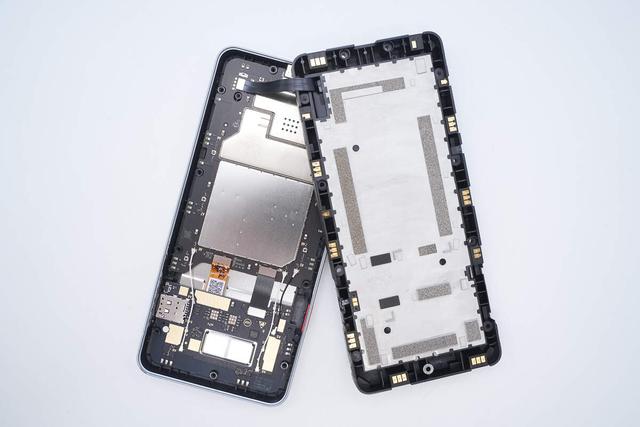 高达1999元售价是怎样的用料做过水准？中兴U60 Pro 5G随身WiFi拆解