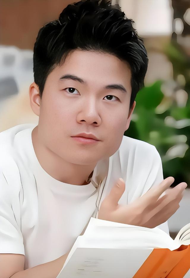 俞敏洪没想到，董宇辉受邀九三阅兵半月多，再因一个举动口碑暴涨