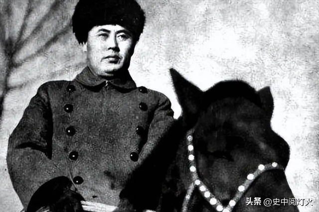 为何天安门不悬挂毛主席的照片，反倒要挂主席的画像？