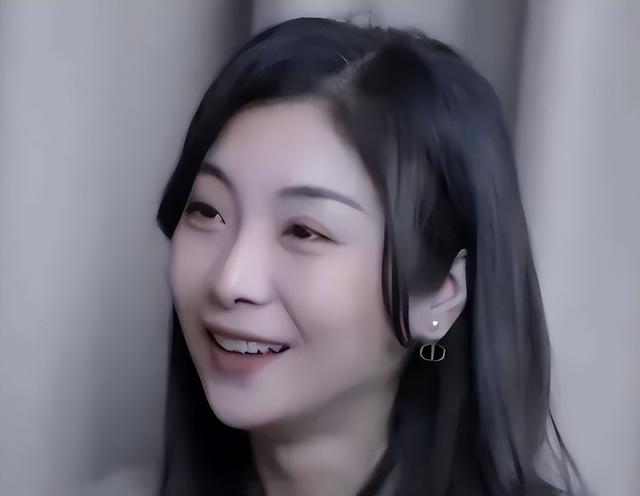 “买英国精子生3娃”的山东女人，8年后现状曝光！如今她后悔不？