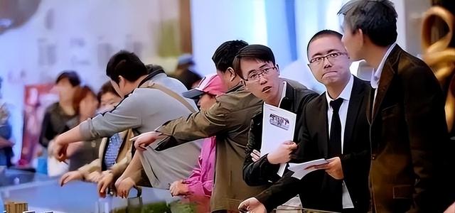 人口告别世界第一？二孩催生无效后，国家终于向住房出手了