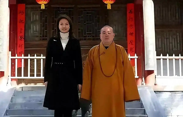 李湘不忍了！公开坦白和释永信的真实关系，亲吻照终于真相大白
