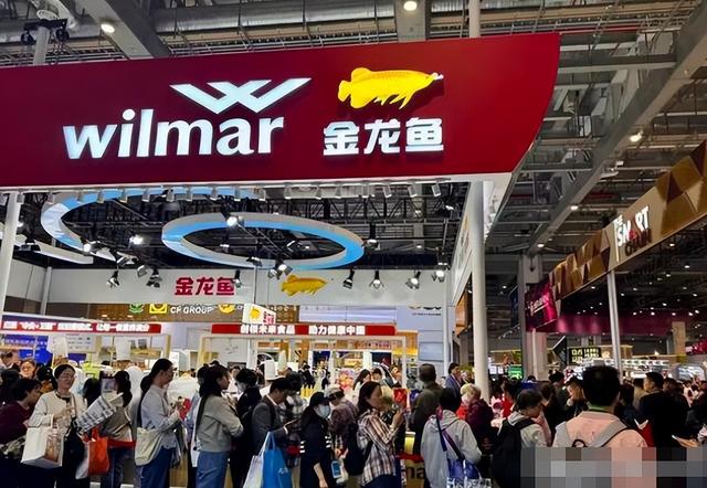 信号越来越明显！新加坡总理公开支持高市后，金龙鱼凉得更快了