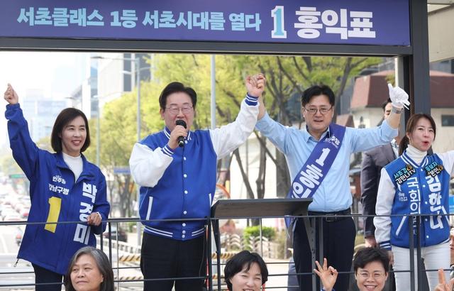 李在明拒绝出席中国阅兵，王毅挂断电话，送了韩国一句话！