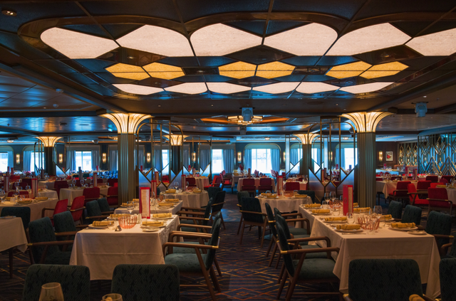 首发！等了一年多终于启航，我坐上了全世界“最快乐”的船