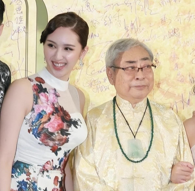 她曾是体操女神，退役后与大51岁的干爹谈恋爱，如今收获新的人生