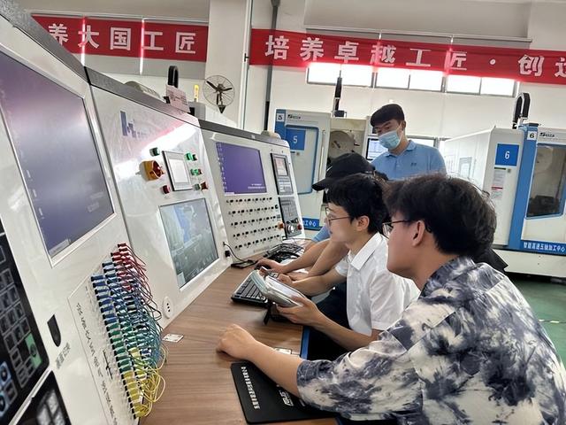 高端数控机床：卡脖还是卡别人脖？中国限制技术出口底气何在？