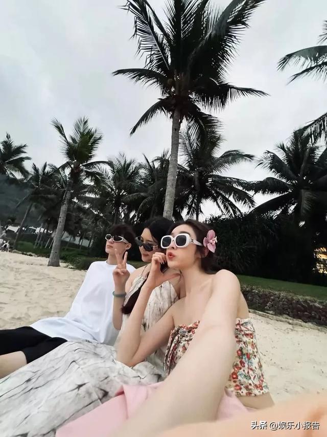 懒懒又去日本陪男友王思聪了,穿成这样,可真抗冻呀