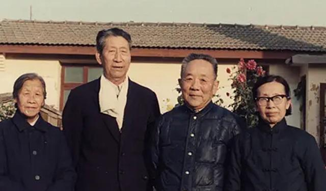 他曾担任青海省委书记，1966年被停职，1978年担任甘肃省委书记