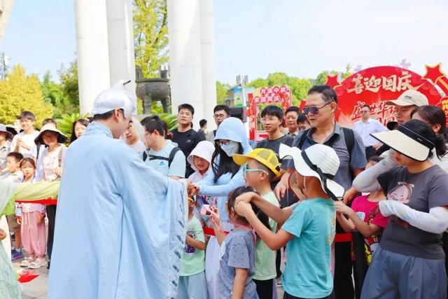 假日温情满鹰潭，文旅服务暖人心【全球学子嘉游赣 奇绝鹰潭逍遥游】