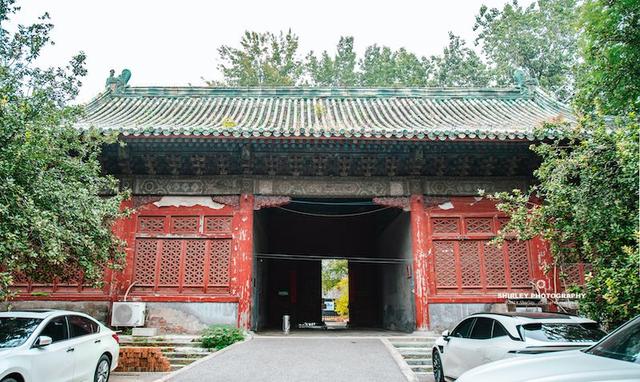 北京国宝级王府，曾经每年开放一天，如今腾退后破败不堪一片狼藉