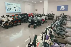 真是“神仙打架”！小刀推出新款电动车，死磕雅迪DF02车型图片