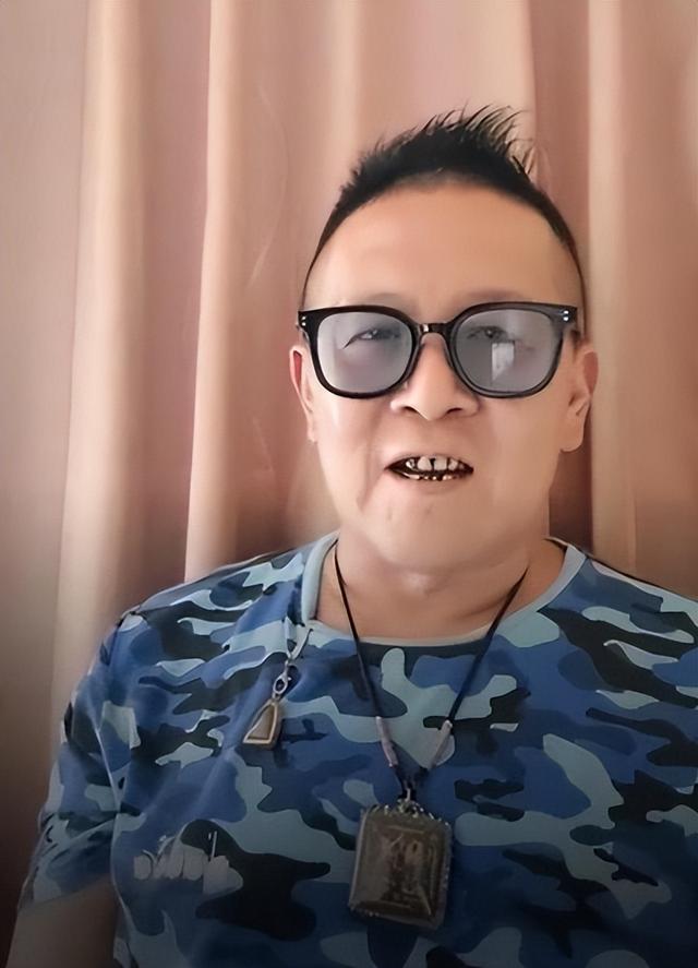 一路走好！继朱媛媛后又送走一资深演员，在家猝逝多天忠犬陪伴