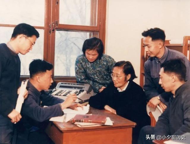64年邓小平视察兰州，走到一妇女面前，惊讶地问：你怎么在这里