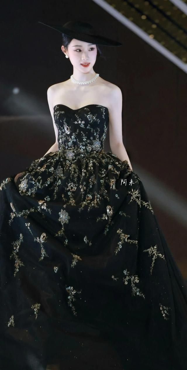 鎏光盛典——王小亿时尚写真大图