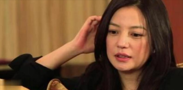 拔出萝卜带出泥！49岁赵薇近况被曝，原来圈内封杀只是冰山一角
