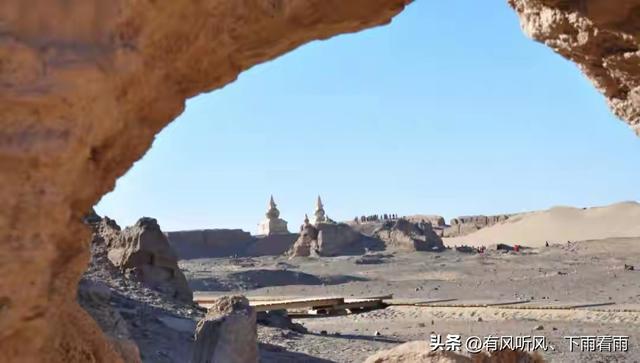 额济纳胡杨：为何枯木、遗址与烟火，反倒成了最动人的风景？