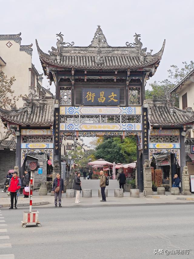 成都人的周末“偷闲”：上午三道堰喝茶，下午蝴蝶村遛娃