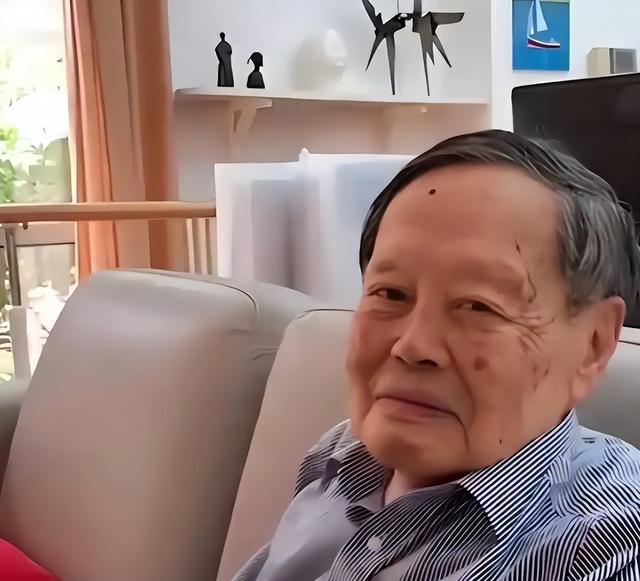 杨振宁的终身遗憾：22岁小舅子在他家自尽，父亲至死都未原谅他