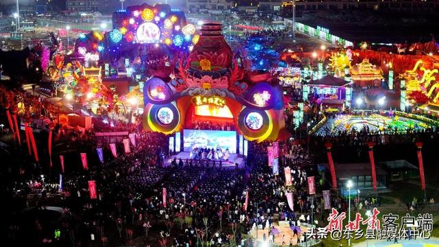 “花开临夏”不夜城盛大开园