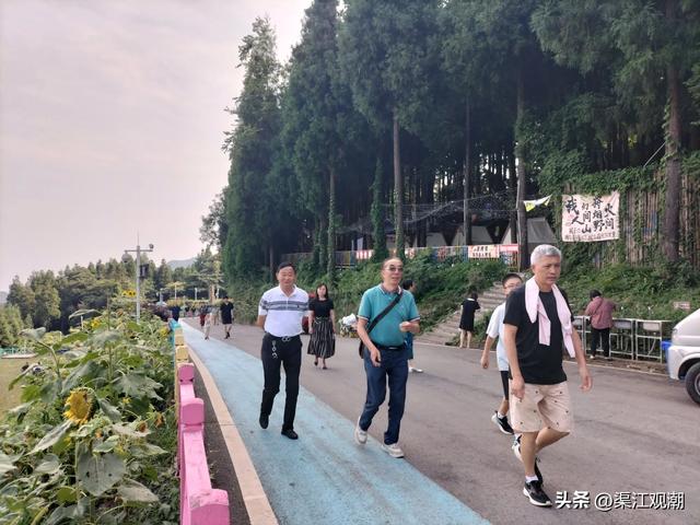 华蓥山旅游区“清凉+暖心”引客来数万游客乐享22℃盛夏