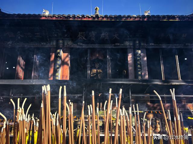 乐山大佛是哪尊佛？为什么是唐代的佛身，民国的佛头？能镇水吗？