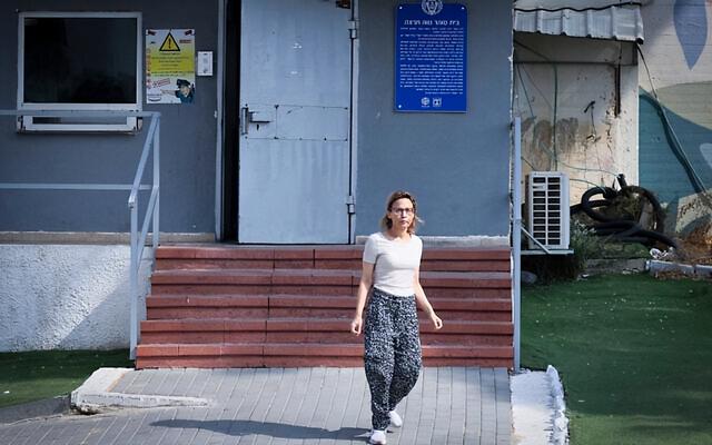 以军前检察长吞药自杀！10天软禁后送医，虐囚视频炸出惊天内幕