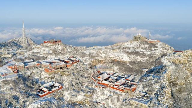 美到失语！雪后泰山限定风景，仿佛天宫坠落人间！