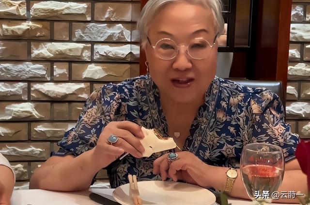 中国赚钱美国花？老戏骨祖孙三代在美奢华享乐 过上“人上人”生活