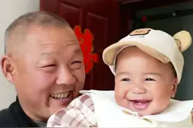 中非混血的颜值扛把子，拉乌儿子凯凯，也开始慢慢变黑了图片