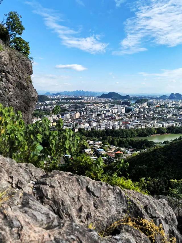 桂林：登峰尽赏满城秋！