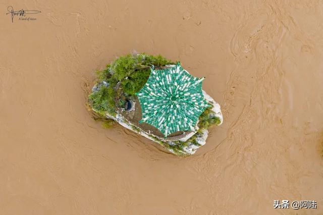 青海有座鲁班亭很小,身处湍湍湟水河间,却是来历不凡的中流砥柱