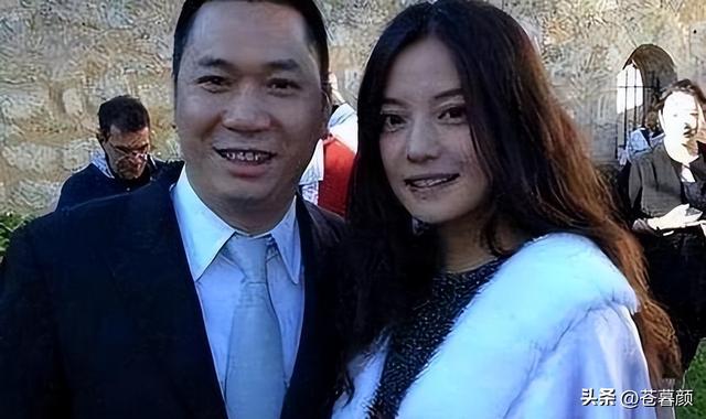 落地凤凰不如鸡！赵薇回老家探亲，全副武装包裹，不敢露脸怕见人