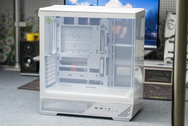 微星 MAG PANO 131 PZ WHITE 白龙机箱评测：装机超容易的海景房机箱