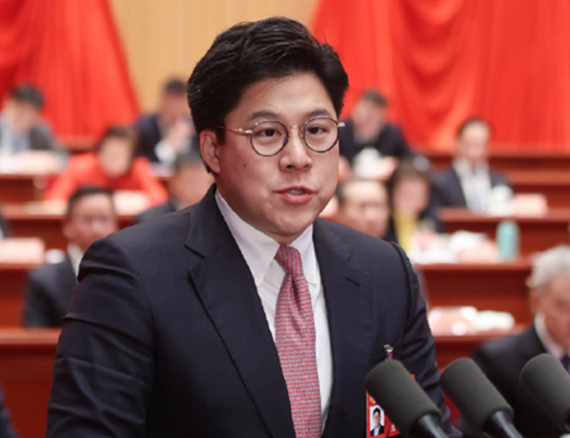 这次，现身九三阅兵的霍家，揭开李嘉诚仅剩的体面，霍震霆说对了
