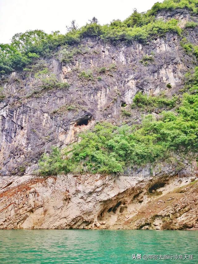 长江支流上的小三峡和小小三峡的峡谷风光