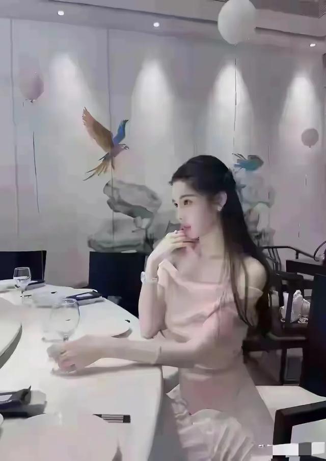 江苏徐州一校花仙姿玉色 堪称上帝吻过的容颜 美得让人移不开眼